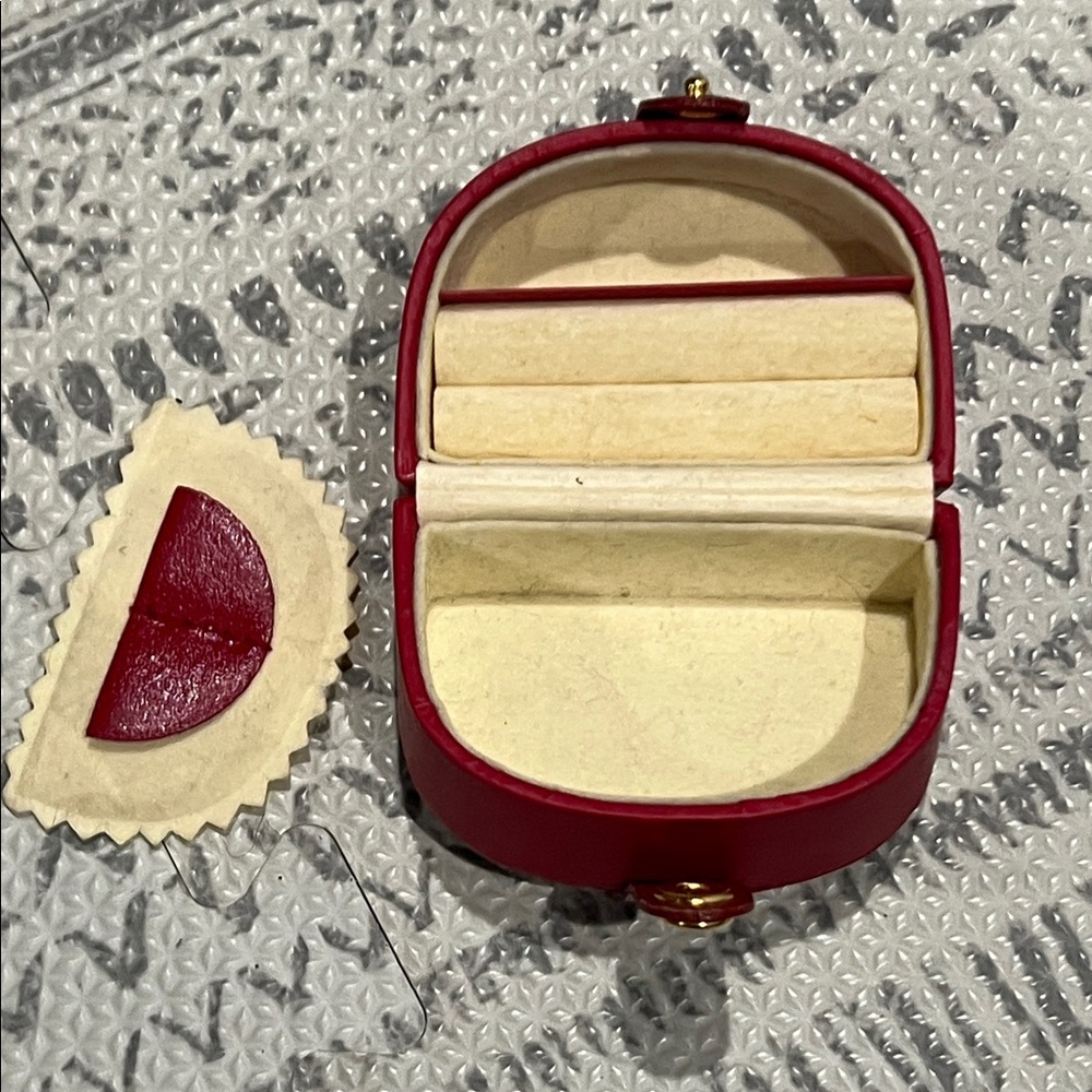 🔑 Vintage Red Leather Oval Jewelry Box Set w/ Key - Picture 8 of 13